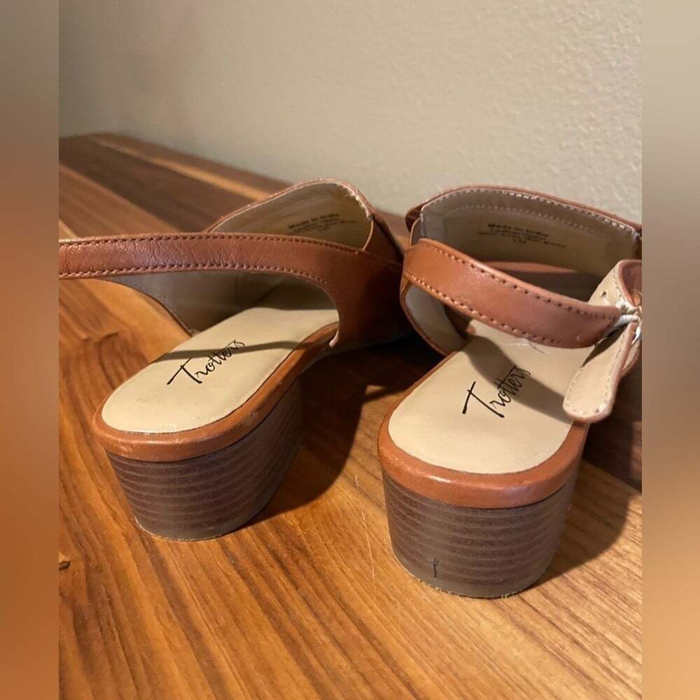 Trotters Women's Brown Mules - Picture 5 of 6
